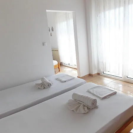 Sgouridis 2* يميناريا